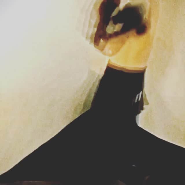 イマイアキノブのインスタグラム：「த 踊りにいきてぇよな 二夜連続で散歩中に迷子になり 約25Km歩いたぜ 草臥れたぜ」