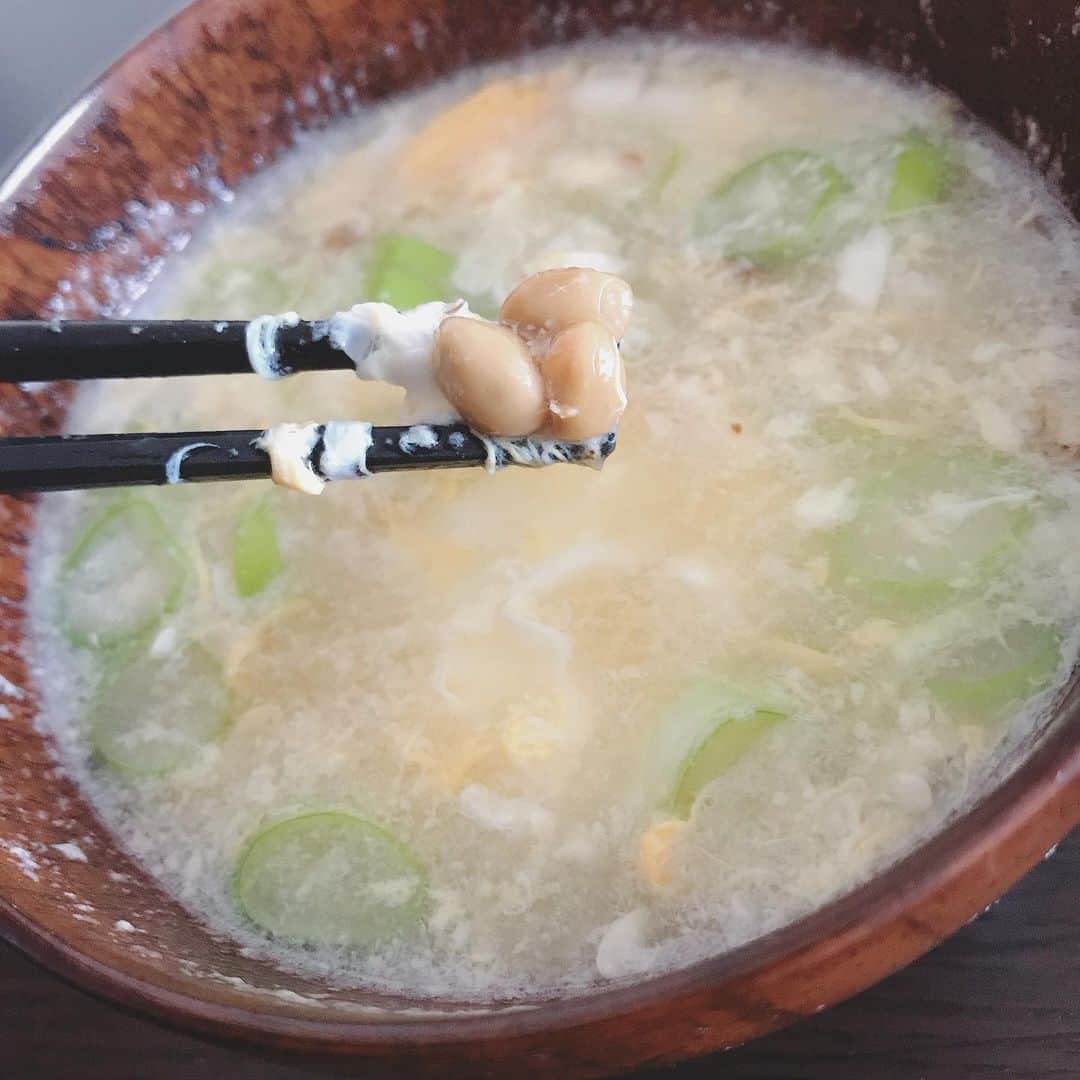藤田太陽のインスタグラム：「・ ぼくの健康法。 腸内環境にはやっぱり味噌汁。 しかも納豆を入れる。 富山県は中新川郡上市町にある、 雪ちゃんの日本海こうじみそ。 最近の私的第一位。 ・ #腸内環境 #味噌汁 #富山県 #上市町 #中新川郡 #味噌 #日本海みそ #腸に良い #免疫力 #善玉菌 #食育 #あごだし  #卵 #ねぎ #納豆 #腸内環境が悪い人は自律神経乱れる」