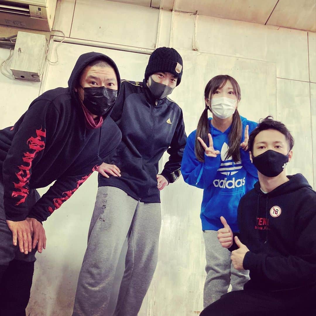 森谷勇太さんのインスタグラム写真 - (森谷勇太Instagram)「無観客配信公演！出演します♪ 何度も共演してきた白倉裕二、作・演出。ヤツはただのモンスターですwとりあえず脚本が面白いんですよっ‼ワタクシ、配信公演お初です！配信公演ならではの演出が満載w この機会に何卒是非是非！ ………………………… 【無観客配信公演】 イサオ会×マッチポンプ調査室特別番外公演『我夜』 作・演出：白倉裕二  [視聴用URL] https://s.confetti-web.com/detail.php?tid=60180&  https://live.confetti-web.com/event/lWwGfyJOvEEliHRQ  [視聴方法] 期間中に「視聴用URL」にアクセスしていただき、カンフェティ会員ID・パスワードでログインしてください。そのまま配信をお楽しみいただけます。 ＜カンフェティ取扱チケット＞ ※WEB予約のみでの受付となります。カンフェティチケットセンターでの電話受付はございません。  呪われた祝祭が再び甦る！  2013年年末、イサオ会年末特別呪祭音楽劇として上演された『我夜』。白倉裕二自らがキャストを一新してリブート作品として上演決定。常識をなぞるアクションエンターテイメント作品！  人が甦ると噂される森深くの村「明納村」。そこで行われる年１の我夜と呼ばれる祭に招かれた兄弟。待ち続ける女、探し続ける姉妹。村を見張る男らを巻き込んで彼等の運命を狂わせて行く。  人の想いはやがて、時を越え、死を越える。  配信公演の新たな可能性を求めるマッチポンプ調査室最新作！乞うご期待  【公演ホームページ】 https://twitter.com/researchroom_mp  【出演】 赤間直哉(天才劇団バカバッカ) ／ 白倉裕二 ／ 山口磨美 ／ 髙木薫 ／ 鈴木晴香 ／ スガヌマショウコ ／ 森谷勇太 ／ 田渕純乃 ／ 鈴木亮介 ／ 森脇芹渚 ／ 稲垣潤一 ／ 佐々木彩 ／ 境秀人 ／ 福嶋愛美 ／ 野㞍雅斗 ／ 白川樹 ／ 石黒美紀 ／ 熊倉功  【公演スケジュール】 ＜期間＞ 2021年2月14日(日)～3月14日(日)  ＜公演日・開演時間＞ [配信期間] 2/14(日)13:00～3/14(日)23:59  2/14(日)18:00～3/14(日)23:59  【チケット】 視聴券：3,000円(税込)  【会場】 Confetti Streaming Theater  【備考】 ※PG-12指定(小学生以下の方は保護者の方と同伴でご観劇ください。) ………………………… #我夜 #無観客配信公演 #イサオ会 #マッチポンプ調査室 #カンフェティ #ConfettiStreamingTheater #PG-12指定 #白倉裕二 #赤間直哉 #天才劇団バカバッカ #森谷勇太」2月5日 12時16分 - yutamoriya