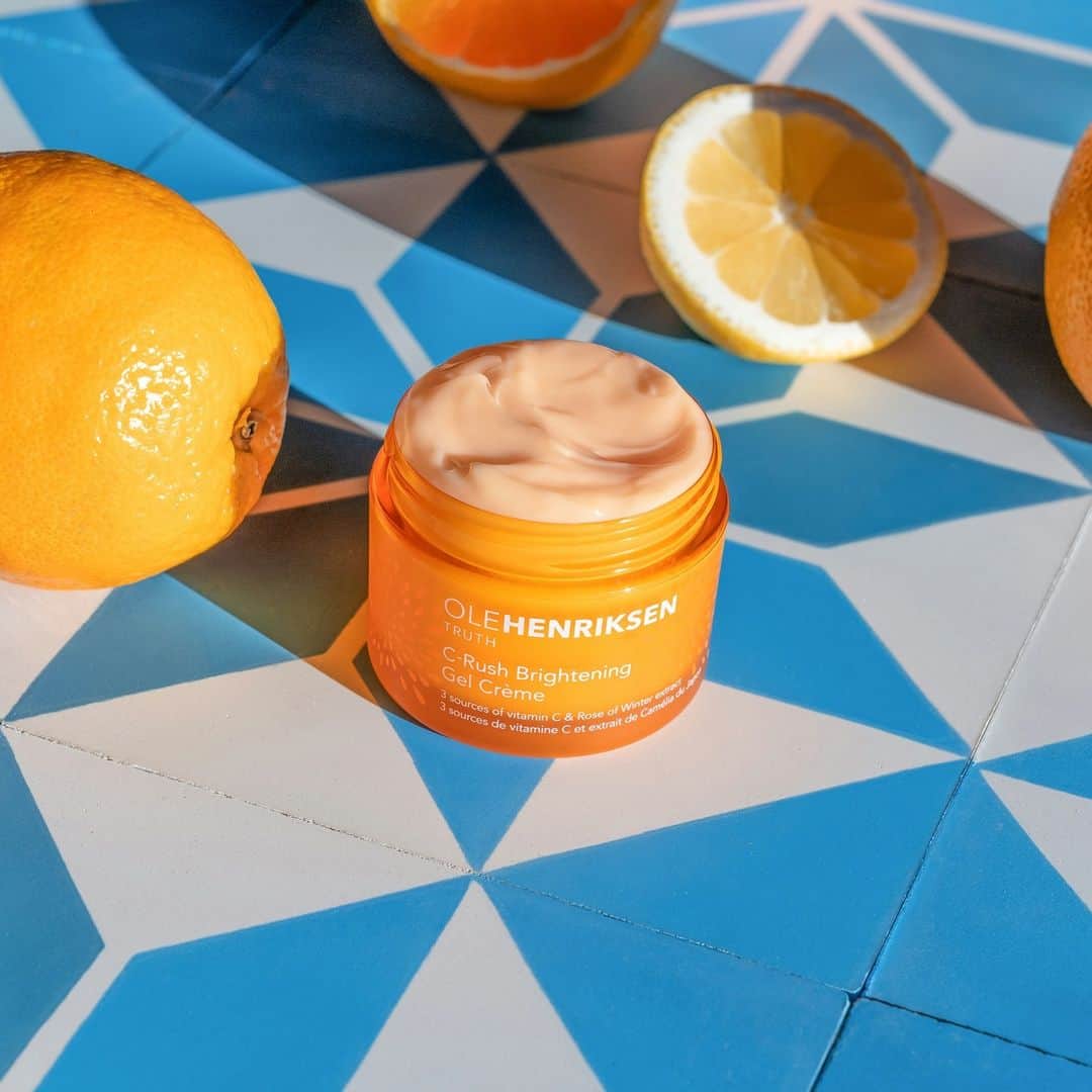 のインスタグラム：「Dry, winter skin - C you never! It's easy to get summer skin with our C-Rush Brightening Gel Crème. This moisturizer is made with Vitamin C to deliver 24-hour hydration, brighten, firm and target fine lines and wrinkles 🍊 Leave a 🧡 if this is your fave ⬇️」