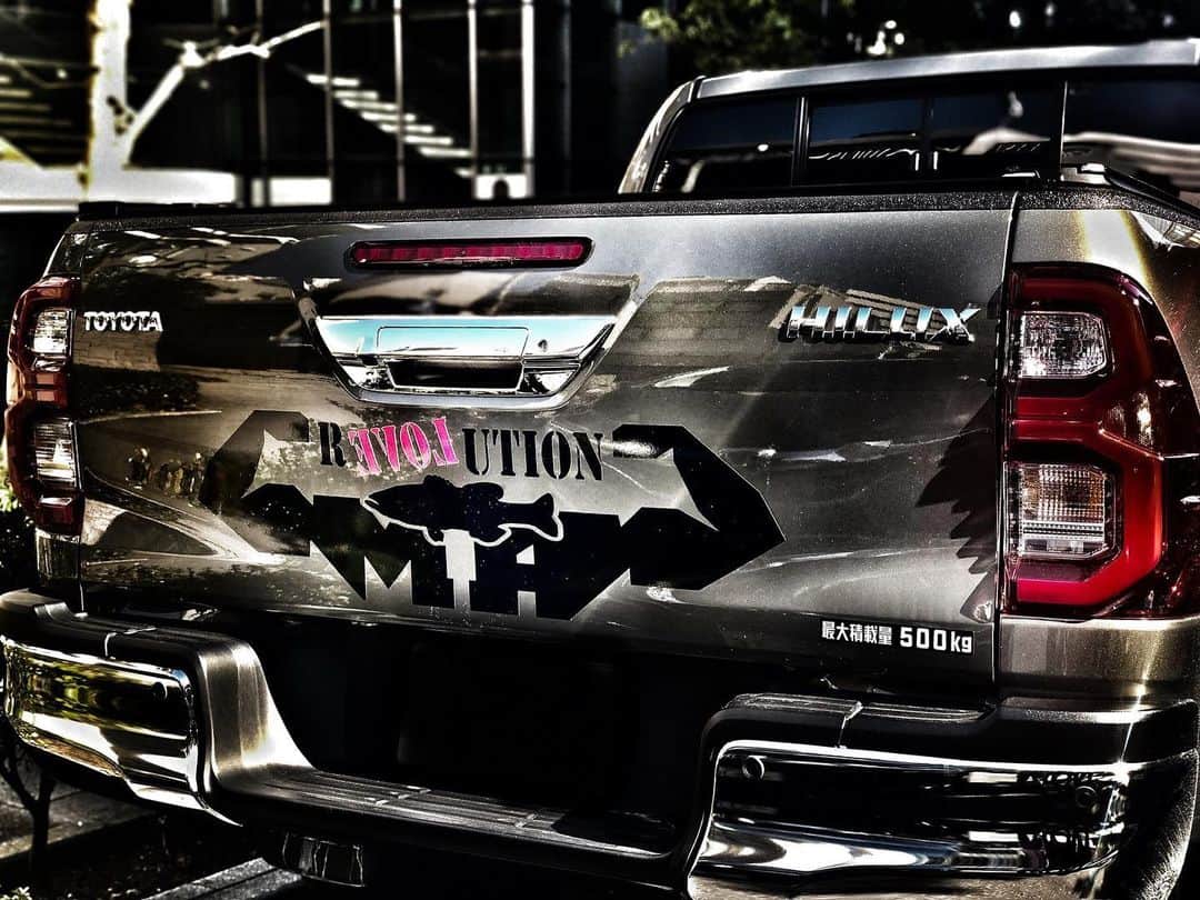 佐々木洋平のインスタグラム：「ステッカー  #ハイラックス  #hilux  #fishing」