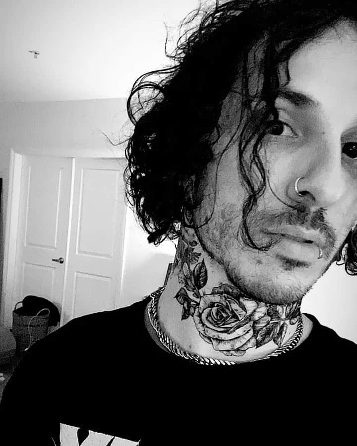 ブランドン・フーバーのインスタグラム：「I would look so much harder if I had neck tattoos holy fuck hahaha 💀」