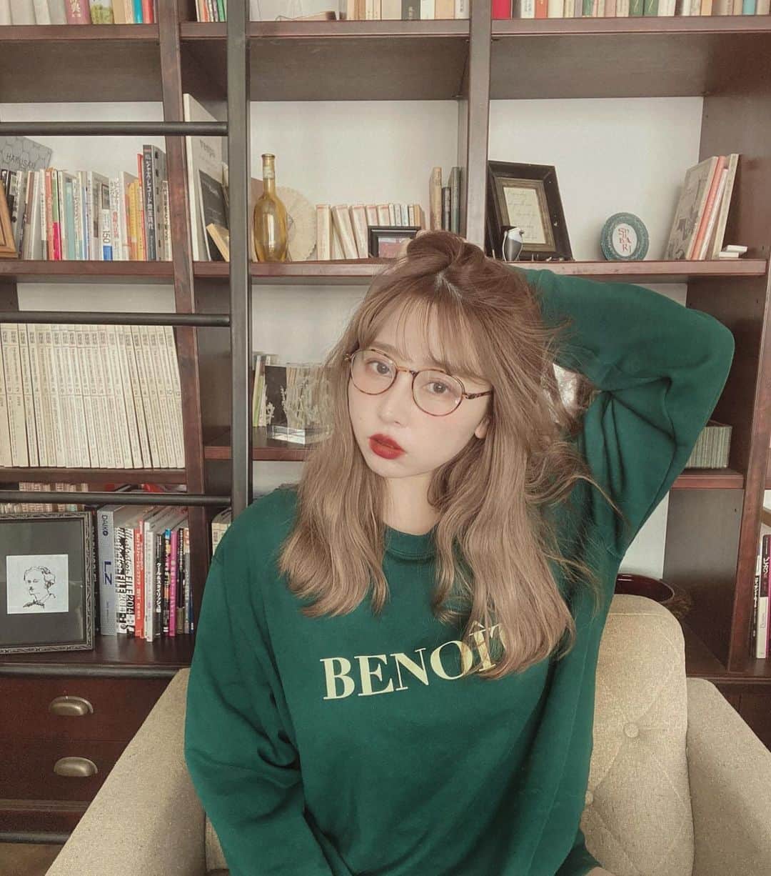 puinpiのインスタグラム：「sweat♡ ： 再入荷まだー？とよく言っていただけるBENOÎTEスウェット。 ： リクエスト頂いてたのもあり、 1サイズ小さなものが先に登場します☕️ ： ： 着丈と肩幅が4cm、身幅が2cm小さくなります♡ ： 普段着に使いやすい丈感♡ ： ： 2021/02/06 PM21:00より発売です♡ ： ： #BENOÎTE #benoite #スウェット #ルームウェア #おうち時間」