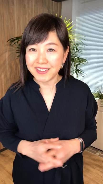 のインスタグラム：「笑顔の日♪頬周りの凝りをほぐして、血流アップに繋がるレッスンをご紹介致します！」