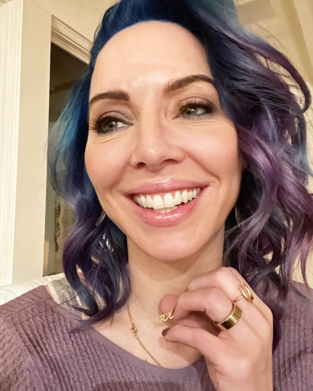 ウィットニー・カミングスのインスタグラム：「S T E A D Y」