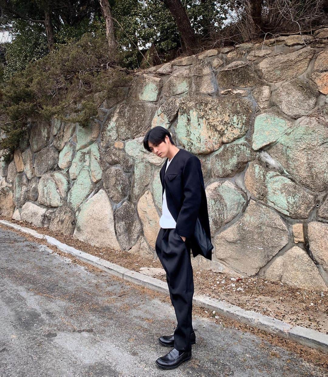 チェ・ソンジュンのインスタグラム：「🖤 #bottegaveneta」