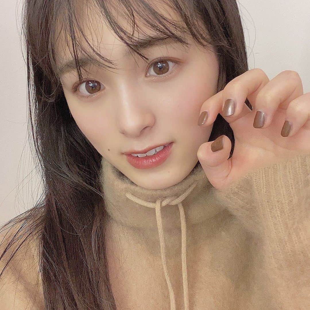 大園桃子さんのインスタグラム写真 - (大園桃子Instagram)「...  ananの連載でバレンタインのデートメイク。 好きな色に囲まれて幸せでした。☕️🍫」2月5日 18時48分 - o.momoko_official