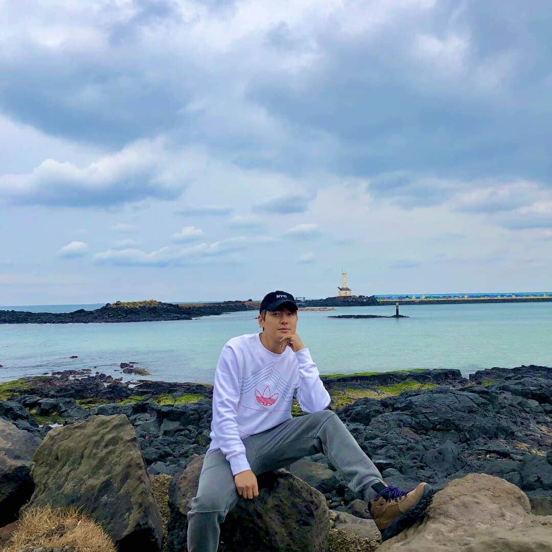 イ・ジフンさんのインスタグラム写真 - (イ・ジフンInstagram)「#제주도  남은사진 투척🌊  #협재해수욕장」2月5日 13時33分 - _leejeehoon