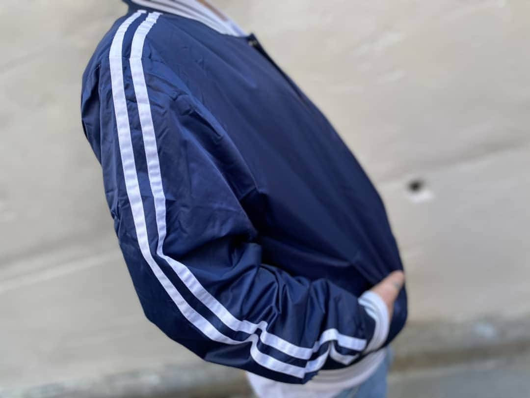 GROW AROUNDさんのインスタグラム写真 - (GROW AROUNDInstagram)「"STARTER DOUBLE LINES JACKET"  NEW YORK YANKEES,NEW YORK JETSの2チームが入荷いたしました‼️  少し薄めの中綿キルティングジャケットで袖にラインが入ったデザインが特徴的です⚾🏈  WEBUP完了しております👍️  MODEL : 176cm 67kg  SIZE :  Lサイズ着用  #growarownd #starter  #yankees #jets」2月5日 13時36分 - growaround