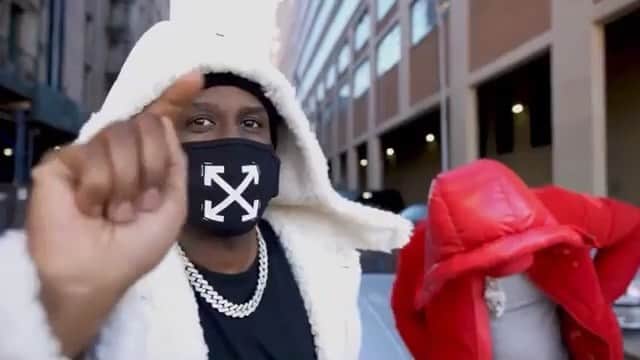 ファンクマスター・フレックスのインスタグラム：「2,000,000 VIEWS ON @YOUTUBE !!!! FunkFlex / @fivioforeign_8fs / Gametime! @jerry_salutee3x we rolling!!! WHO ELSE SHOULD I MAKE A SONG WITH?」