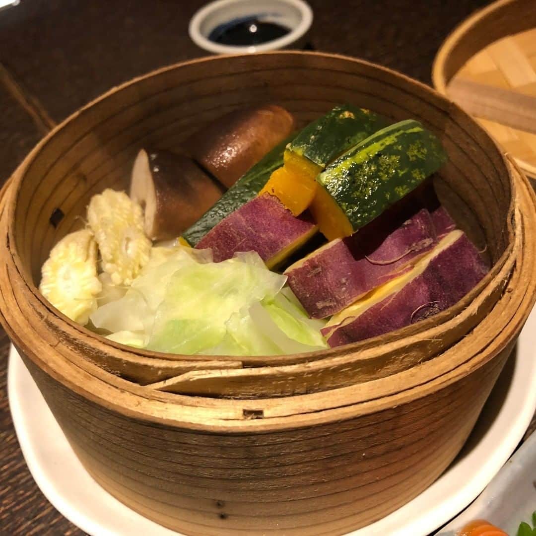 関西LIFE－homelife－のインスタグラム：「【京都府・京都河原町】 落ち着いた和空間で創作料理♪【靖馬】 . 京都・木屋町にある居酒屋さんです☆ 旬のお魚や新鮮な野菜を使った創作料理がいただけますよ(^^)/ 私がいただいた「旬の野菜のセイロ蒸し」も野菜の自然の甘味が引き立ってて美味しかったです！ 他のアラカルトメニューもハズレなしでした( *´艸｀) . . @homelife_local では #homelife_京都 では京都のいいところを紹介していきます。みなさんの大好きな京都を教えてください。 . . #靖馬 #創作料理 #木屋町 #美味旬菜 #YASUMA #河原町 #せいろ蒸し #旬の野菜 #京都グルメ #京都野菜 #旬の野菜のせいろ蒸し #居酒屋 #京都 #幸せ #さつまいも #かぼちゃ #京都女子会 #京都 #京都旅行 #京都観光 #そうだ京都行こう #観光 #旅行 #京都 #kyoto #japan #japantrip #japantrip2021」