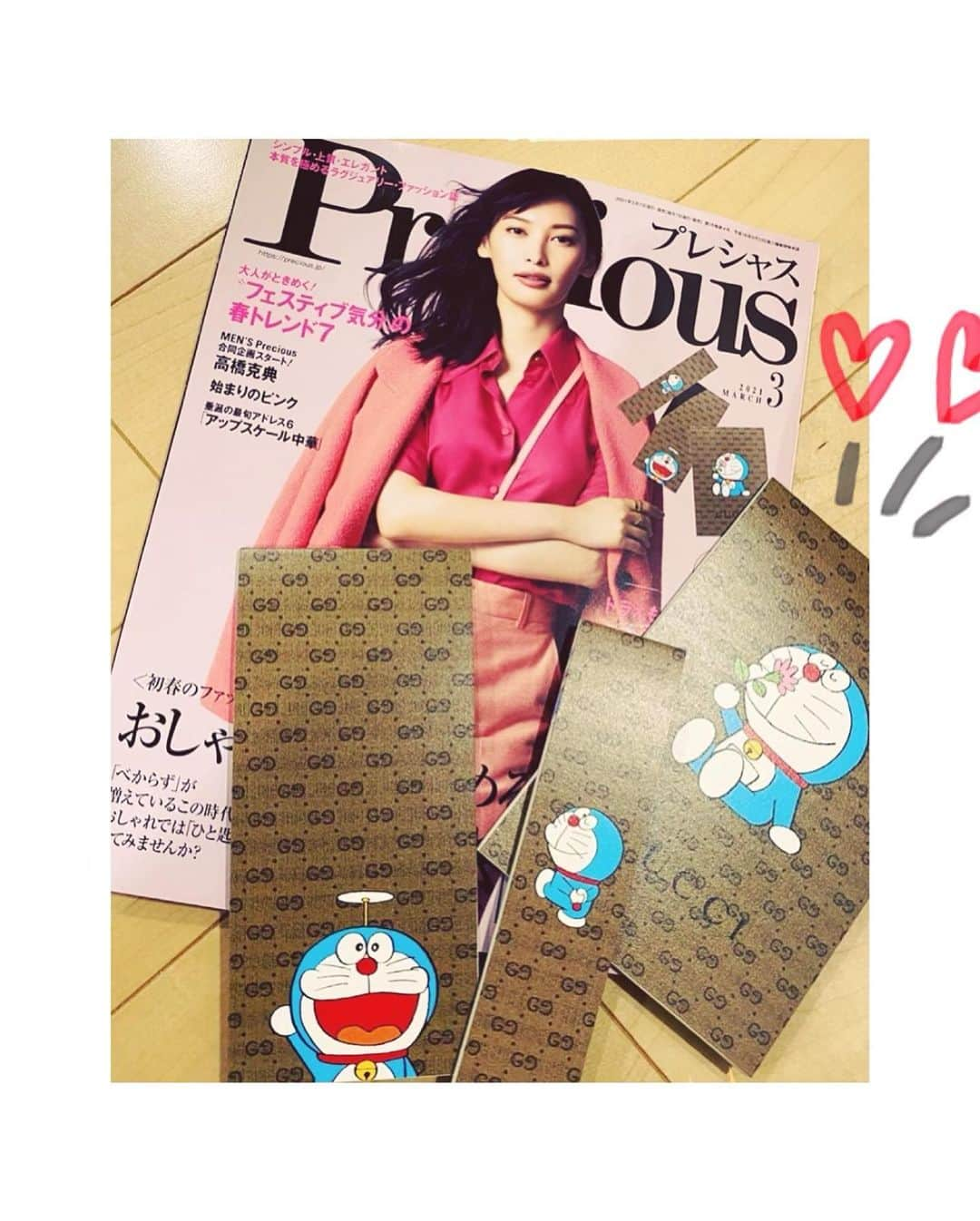 真樹麗子さんのインスタグラム写真 - (真樹麗子Instagram)「本日、発売のPrecious3月号🌸✨ @precious.jp   ビューティー特集の 『掟破りの薄塗り美肌始めます✨』  ファンデーションを使わずに、コンシーラー、ハイライター、コントロールカラー、フェースパウダーの4アイテムを使って作る薄塗り美肌✨  新時代のベースメイク✨  新鮮で、すぐに取り入れたい素敵なテクニック💄 早速、私も今日からセルフメイクに取り入れたいと思います😊  Preciousのラグジュアリーな『美しい』という価値観に想いを馳せるひととき、、私にとって大切な至福の時間💍✨  そして、ドラちゃんとPreciousで逢える幸せ...♡  photo 鈴木宏 @_hiroooshi_  makeup 尾花ケイコ　@keikopinkssion  editor 荒川千佳子　@arakawachikakobeauty  Precious 五十嵐享子  #掟破りの薄塗り美肌始めます #新時代のベースメイク #ベースメイク #マスクメイク #メイク好きな人と繋がりたい #gucciとドラえもん #gucci #ドラえもん #precious_magazine」2月5日 14時21分 - makiofficial_0718