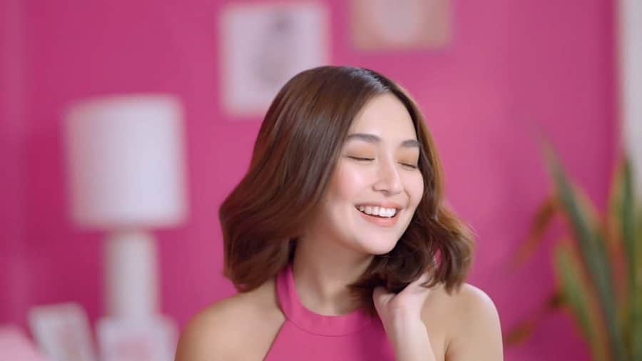 Kathryn Bernardoさんのインスタグラム写真 - (Kathryn BernardoInstagram)「Hi again, Hairkada? Want to know how I keep myself motivated and inspired?   Here's a hint: It involves #BangongPanalo hair! 🌸 Watch out for my IGTV on February 6, 2021 at 7 PM to know more! And don't forget to show me your bangong panalo hair pose for a chance to win a Sunsilk Pink Kit by tagging @sunsilkph! #LahatPosible」2月5日 14時28分 - bernardokath