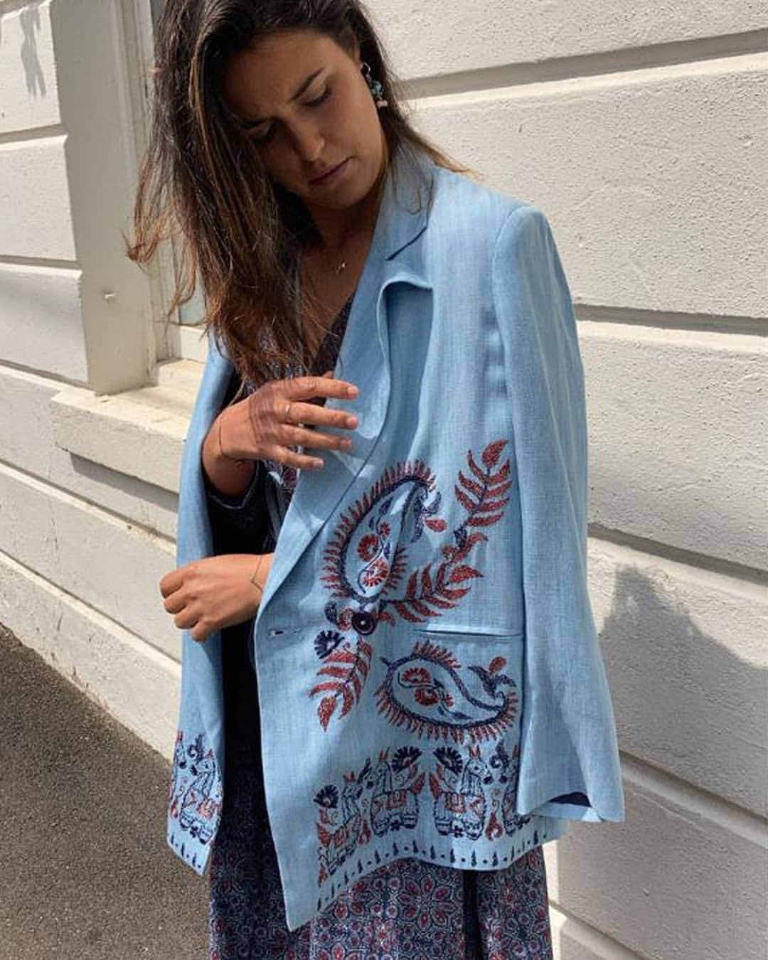 ミーガンパークのインスタグラム：「Bold and strong, smart yet casual, the Selina Denim Blazer will be classic wardrobe heirloom for years to come. Showcasing intricate, folkloric inspired embroidery of paisleys, flowers and donkeys, find this striking piece as part of our summer sale on now x」