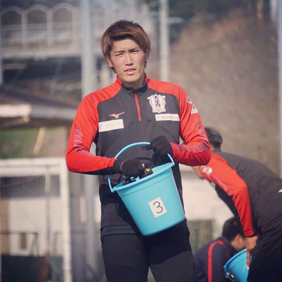 愛媛FCさんのインスタグラム写真 - (愛媛FCInstagram)「today's training🍊🏖  #ehimefc  #愛媛FC #原点回帰 #西岡大志 #森谷賢太郎 #前野貴徳 #山瀬功治 #川村拓夢 #西田剛 #加藤大智 #辻周吾 #茂木力也 #渡邊創太 #榎本大輝 #吉田晴稀 #大谷尚輝 #前田凌佑」2月5日 14時36分 - ehimefc12