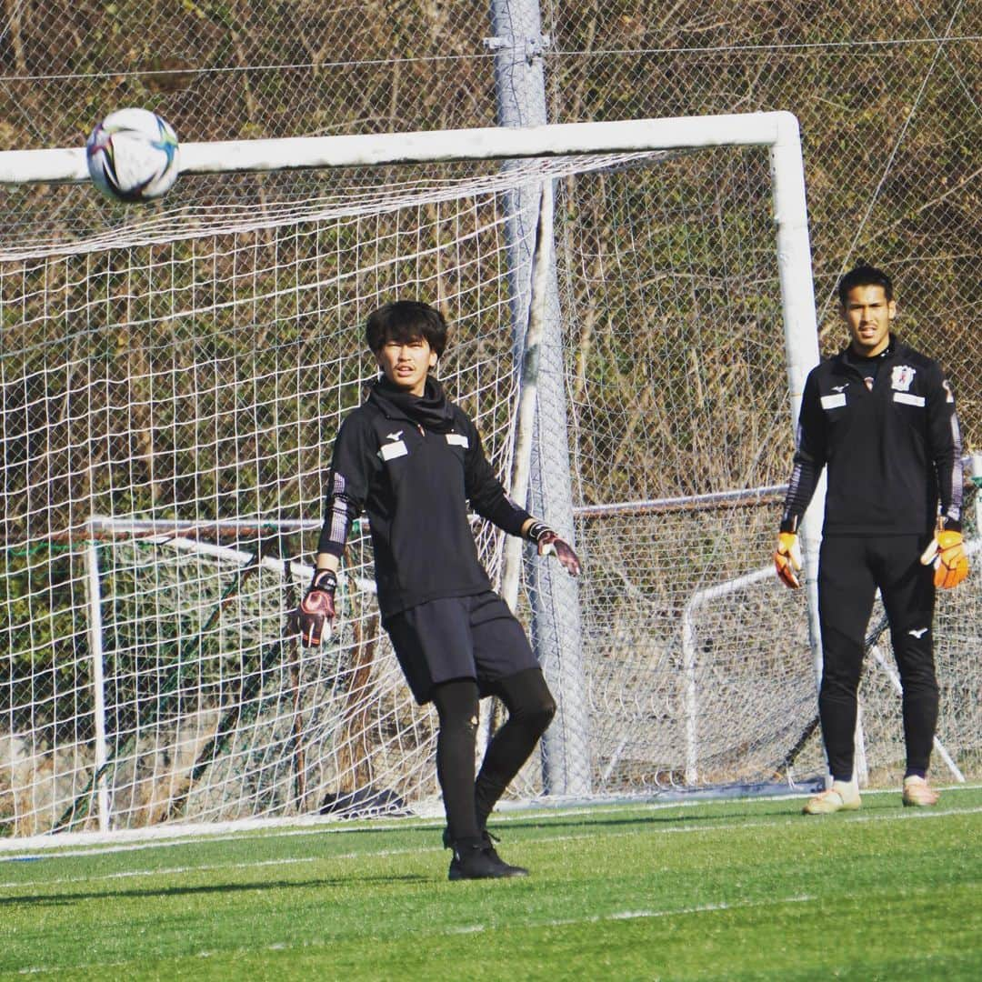 愛媛FCさんのインスタグラム写真 - (愛媛FCInstagram)「today's training🍊🏖  #ehimefc  #愛媛FC #原点回帰 #西岡大志 #森谷賢太郎 #前野貴徳 #山瀬功治 #川村拓夢 #西田剛 #加藤大智 #辻周吾 #茂木力也 #渡邊創太 #榎本大輝 #吉田晴稀 #大谷尚輝 #前田凌佑」2月5日 14時36分 - ehimefc12