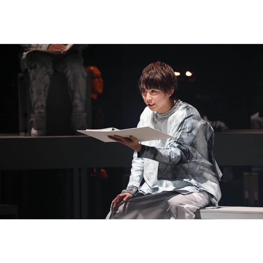 須賀健太のインスタグラム：「朗読劇『#ある朝殺人犯になっていた』昼公演終了！ご来場下さった皆様ありがとうございました！ 夜公演は18時から！ 2月6日の公演はU-NEXTにて配信もあります！ぜひに！！  #あるはん」