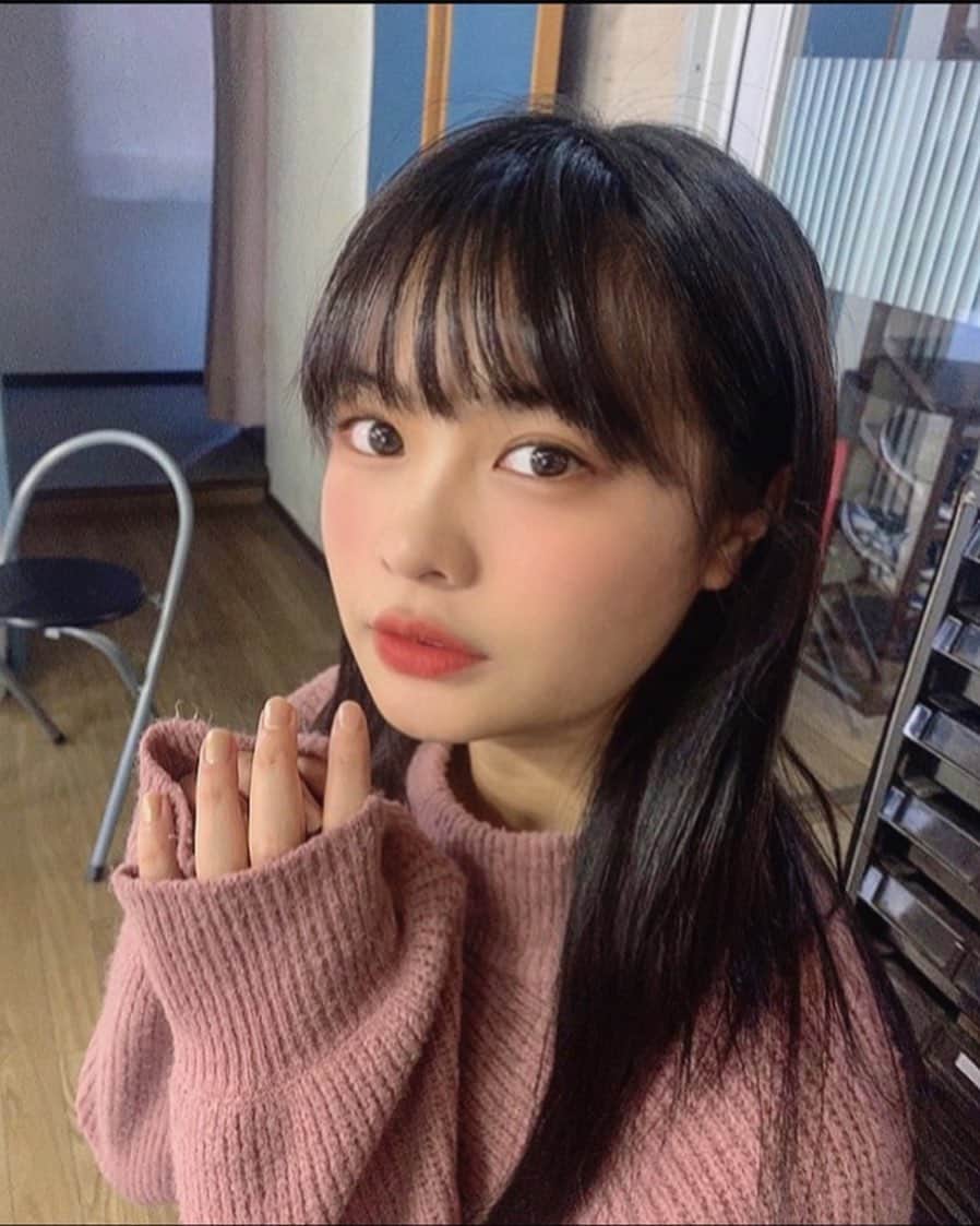 西本ヒカルのインスタグラム：「・ また近々お知らせがあるので おたのしみに〜！☺︎🌷」