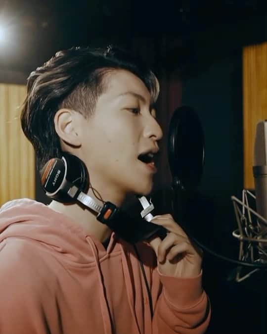 山田健登のインスタグラム：「【名曲cover配信開始！】  『今夜はブギー・バックnice vocal feat.  #三岳慎之助 &  #岡進太郎』  この名曲を今を生きる僕らがcoverできた事が光栄です。 岡くんとシンさんにも参加してもらい 俺らでしか作れない物ができたと思います。是非聴いてください✨  I covered The Japanese Hip-hop masterpiece. We arranged it an exiting party tune.  Вышла моя новая песня (кавер)! Для меня большая честь сделать кавер на эту песню. Пожалуйста, послушай.  मेरा नया गाना (कवर) रिलीज़ हो गया है! मैंने इस गाने को कवर करने के लिए सम्मानित किया है। कृपया सुनो।」