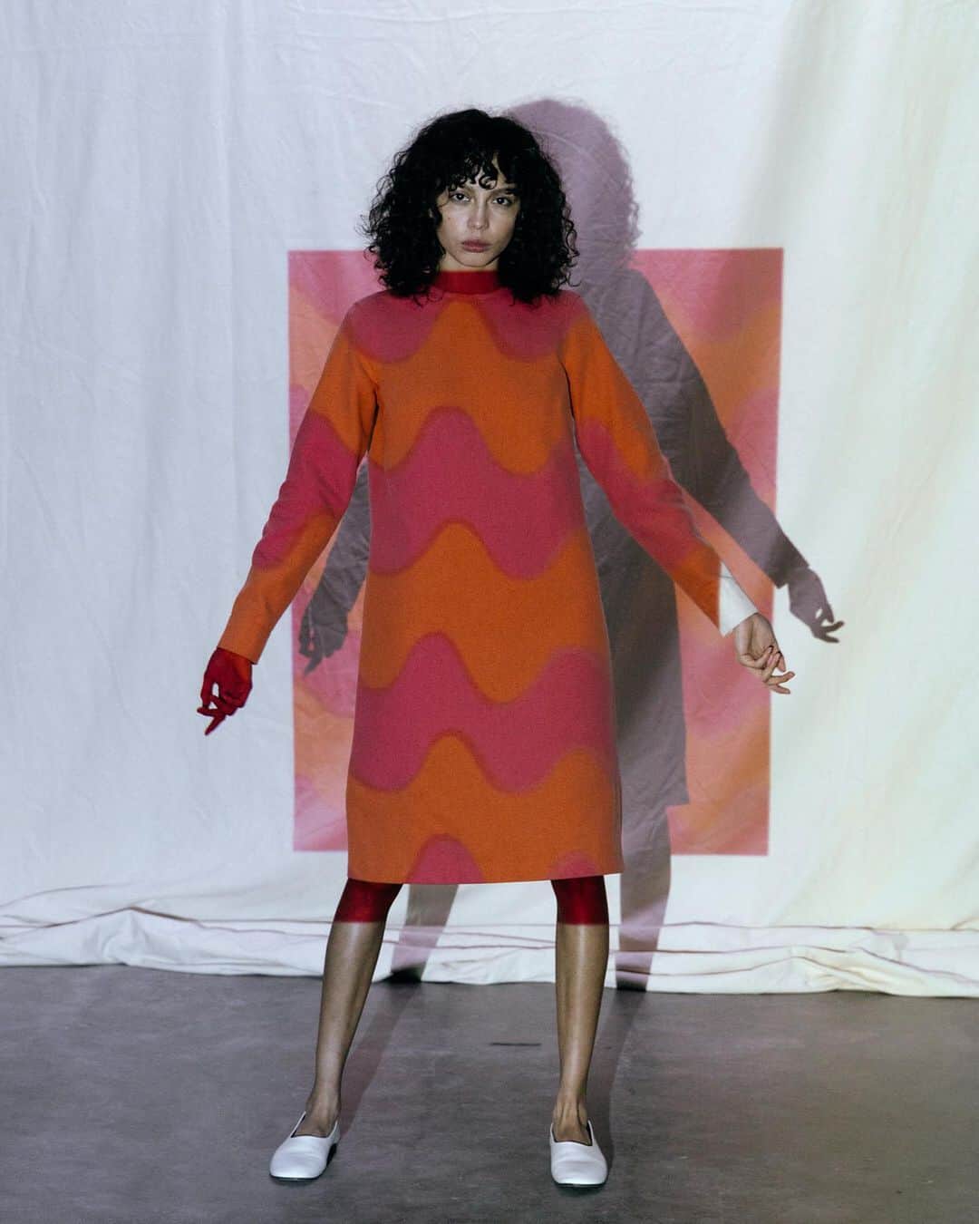 マリメッコのインスタグラム：「Looks from The Art of Print and Shape short film presented at @cphfw .  ⠀⠀⠀⠀⠀⠀⠀⠀⠀ The short film aimed to share the essence and core of Marimekko with a minimal environmental impact. As a part of our newly released 2025 sustainability targets, we have committed to drastically reduce our environmental impact. Therefore, it was important for us that the carbon footprint from the film's production will be offset. ⠀⠀⠀⠀⠀⠀⠀⠀⠀ Marimekko was awarded second place in the Zalando Sustainability Awards as a recognition of the brand’s long-standing journey around sustainability. Thank you to @zalando , @cphfw and the jury for the recognition! ⠀⠀⠀⠀⠀⠀⠀⠀⠀ Head over to our IGTV to watch the full film! #marimekko #cphfw  #zalandoxcphfw #zalandogreenhouse」