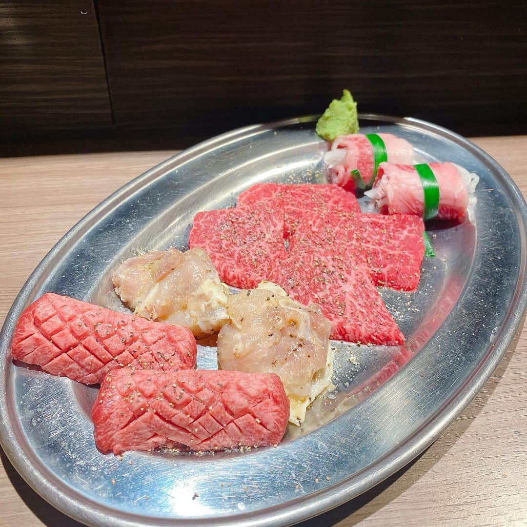 金巻ともこさんのインスタグラム写真 - (金巻ともこInstagram)「肉と日本酒2人で前日食べログ予約とれるの今だけだぞー！！！　そして結構空いてるぞー！！ #肉と日本酒 #焼肉 #おそとごはん金巻」2月5日 16時05分 - tomotomoco