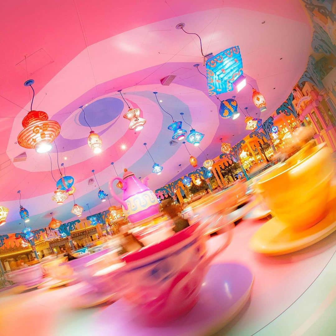 東京ディズニーリゾートさんのインスタグラム写真 - (東京ディズニーリゾートInstagram)「Welcome to the happiest tea party! ぐるぐるぐる～！ #alicesteaparty #fantasyland #tokyodisneyland #tokyodisneyresort #アリスのティーパーティー #ファンタジーランド #東京ディズニーランド #東京ディズニーリゾート」2月5日 16時05分 - tokyodisneyresort_official