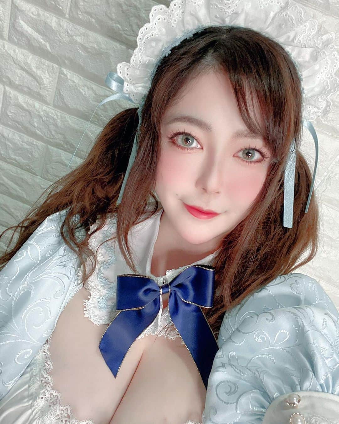 のインスタグラム：「箱庭のラーナさんのプレゼント企画で作って頂きました、マカロンイメージメイド服❤❤ めちゃくちゃ可愛い～😊✨ ありさだけのオリジナル衣装🐈‍⬛  嬉しいなぁ«٩(*´ ꒳ `*)۶»  #japanese #japaneseculture  #japan_of_insta #japanesegirl  #meid  #メイド服 #オリジナル衣装 #水色コーデ  #マカロン」