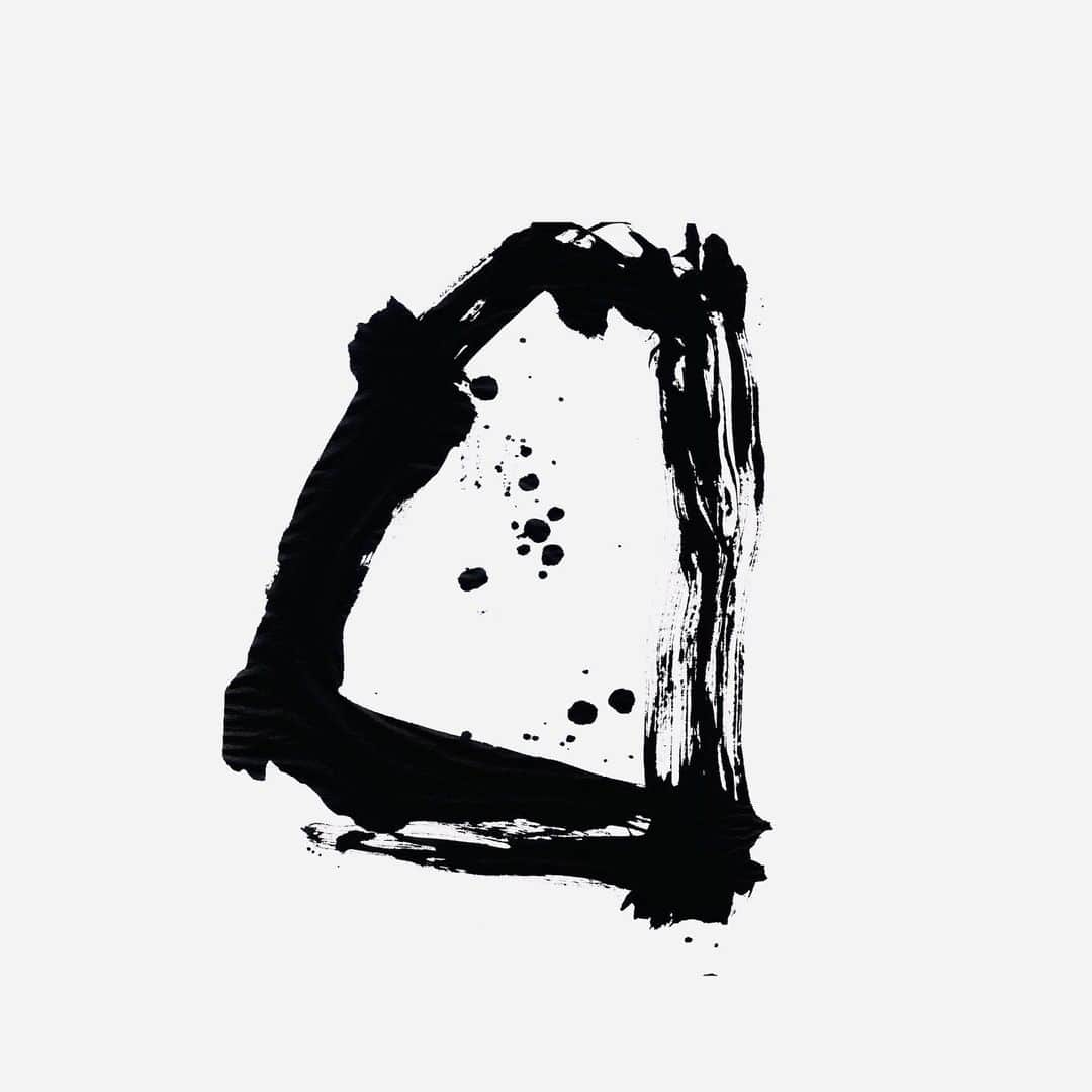 赤間紫動のインスタグラム：「.﻿ #calligraphy#calligrapher#japanesecalligraphy#drawing#art#artlife#artist#design#tokyo#japan#calligrafia#kaligrafi#caligrafo#blackandwhite#kanji#shodo#abstractpainting#abstractartist#abstractart#白黒#书道#서예#書道#書#墨#赤間紫動#shidoakama」