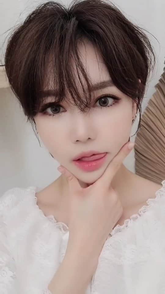 Han Ga Eunのインスタグラム：「오랜만에 영상😘  메이크업 잘된날 @makeup_soukhyun  . #koreanmakeup #model #makeup #릴스」