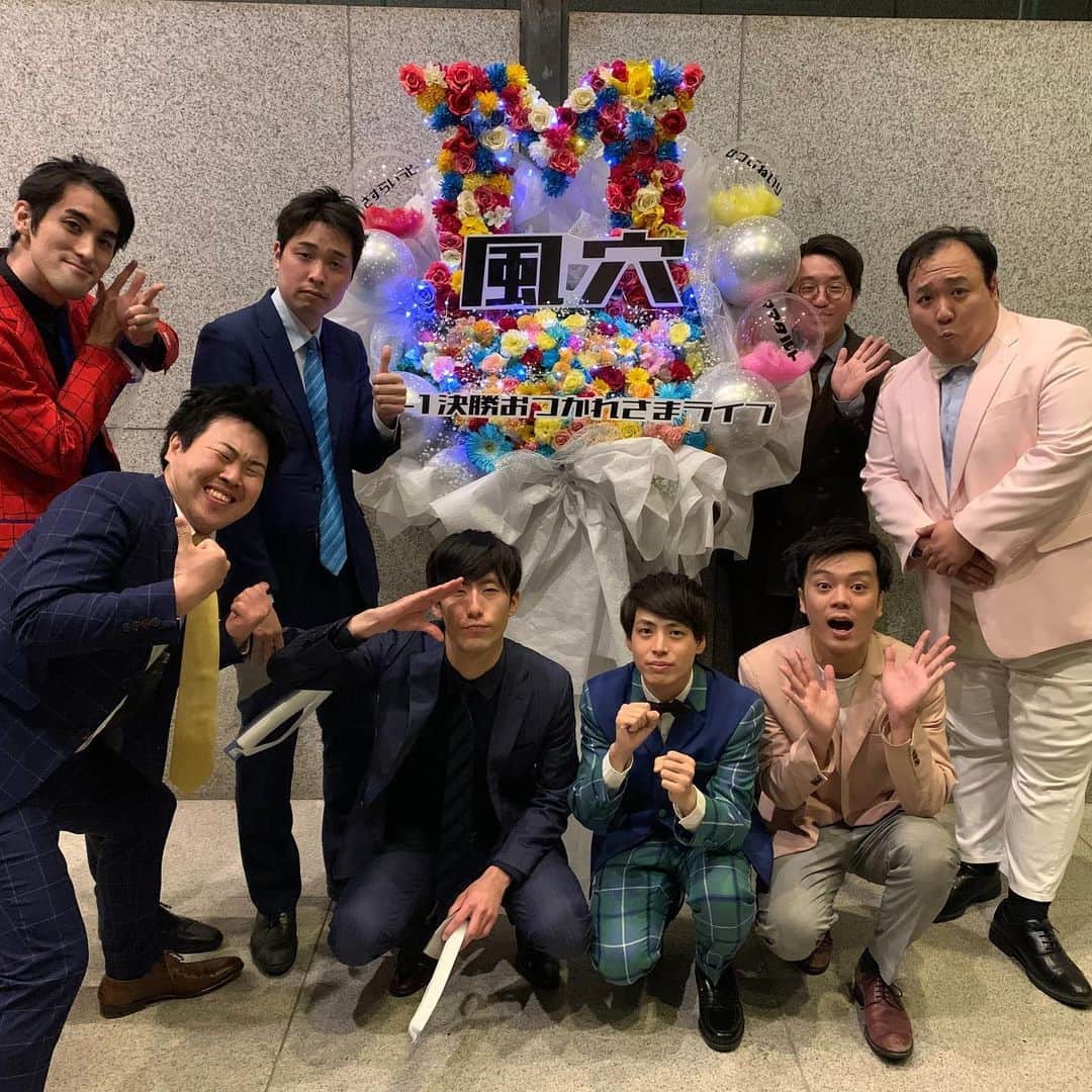 檜原洋平のインスタグラム：「2020.12.26 風穴 この日のために４ヶ月間LINEオープンチャットを８人で稼働させて、ギャルくらい携帯を触っている僕は1800回投稿したライブ。 9月にライブのタイトルを誓いを込めて「M-1決勝おつかれさまライブ」に決めたけど、11月にはみんな敗退してしまったライブ。」