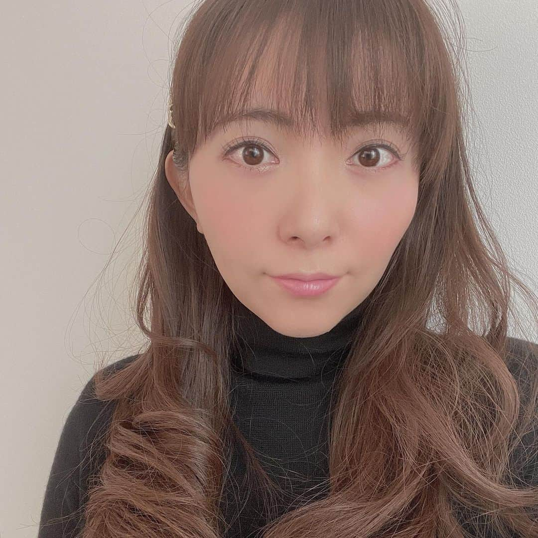 前田早穂のインスタグラム：「@omotesando_medical_clinic 銀座院で、またまたハイドラフェイシャルをやってきました♡最近会う人みんなに肌がツヤツヤとか言われて、かなり嬉しい😍お水の力で毛穴の汚れが綺麗さっぱり♡痛みも全く無いし、肌がワントーン明るくなるし、大好き♡ずっと続けたい♡」