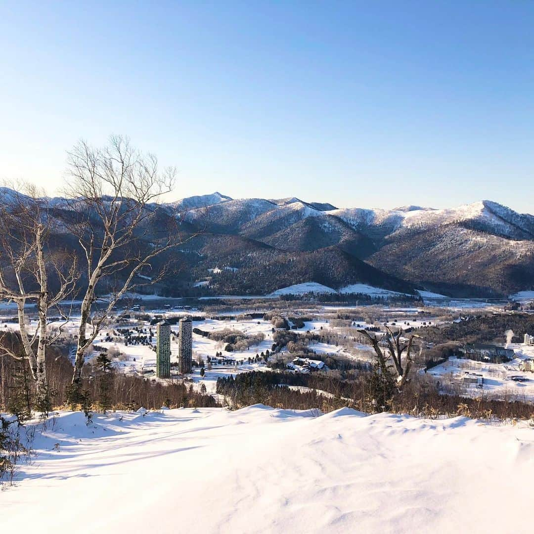 星野リゾート　トマムさんのインスタグラム写真 - (星野リゾート　トマムInstagram)「Hoshino Resorts TOMAMU in January  降雪に恵まれた1月の星野リゾート　トマム。スロープスタイルや上級者限定解放エリアがフルオープンし、極上のパウダースノーでスキー場が覆われました。 今シーズンの星野リゾート　トマム スキー場の営業は4月5日までです🏂⛷❄️✨  #HoshinoResorts #星野リゾート #tomamu #hoshinoresortstomamu #星野リゾートトマム #トマム #risonaretomamu #リゾナーレトマム #risonare #リゾナーレ #北海道旅行 #星野集團 #Hokkaidotrip #霧氷テラス　#terraceoffrosttree」2月5日 16時47分 - hoshinoresorts_tomamu