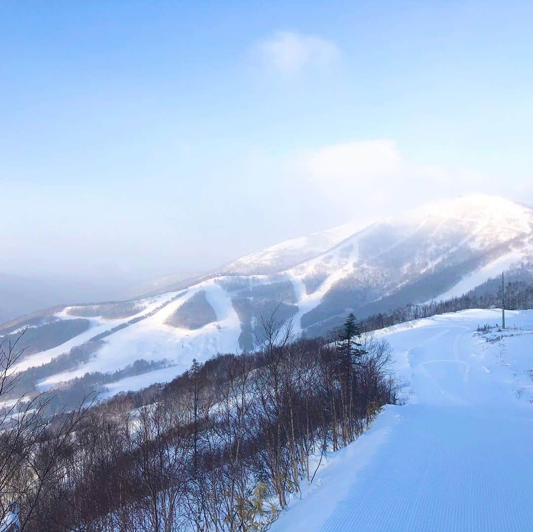 星野リゾート　トマムさんのインスタグラム写真 - (星野リゾート　トマムInstagram)「Hoshino Resorts TOMAMU in January  降雪に恵まれた1月の星野リゾート　トマム。スロープスタイルや上級者限定解放エリアがフルオープンし、極上のパウダースノーでスキー場が覆われました。 今シーズンの星野リゾート　トマム スキー場の営業は4月5日までです🏂⛷❄️✨  #HoshinoResorts #星野リゾート #tomamu #hoshinoresortstomamu #星野リゾートトマム #トマム #risonaretomamu #リゾナーレトマム #risonare #リゾナーレ #北海道旅行 #星野集團 #Hokkaidotrip #霧氷テラス　#terraceoffrosttree」2月5日 16時47分 - hoshinoresorts_tomamu