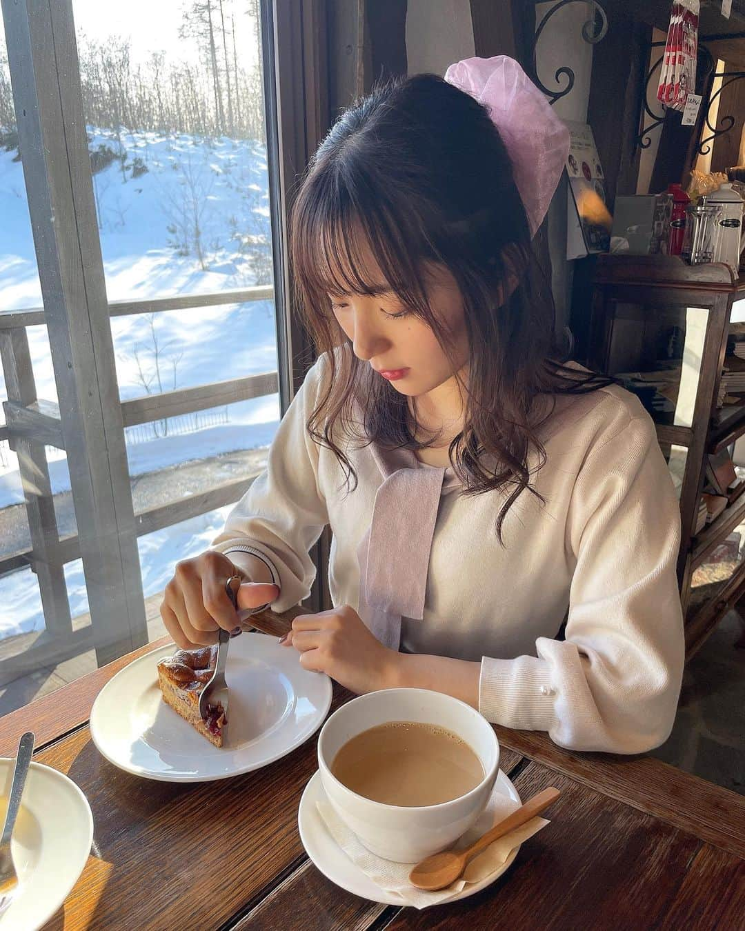 栗田麻理のインスタグラム：「. 美味しいものを食べている時間が好きです😌  またゆっくりカフェ巡りができる日が来ますように☕️」