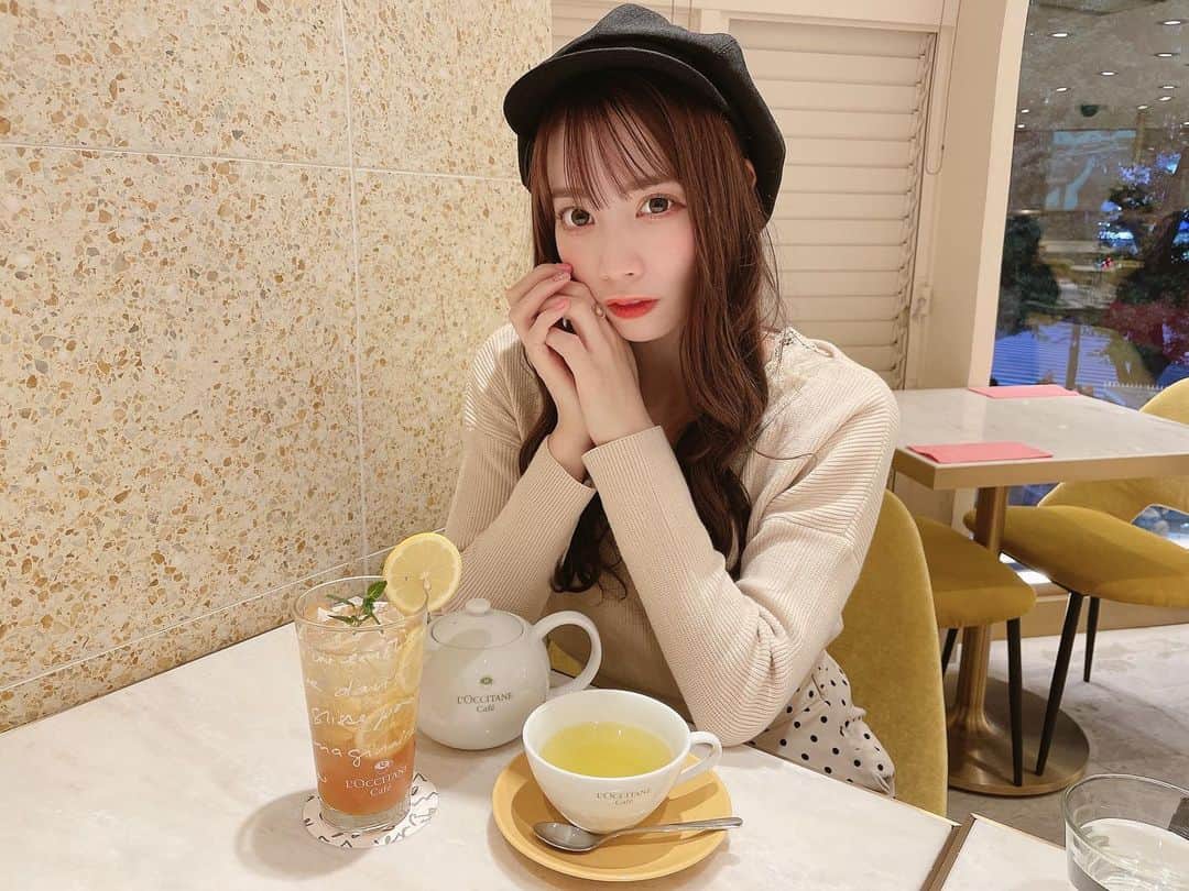 宇佐美幸乃のインスタグラム：「ロクシタンカフェ💛黄色が可愛い♡ ロクシタンは、ハンドクリーム使ってますっ  #loccitane」