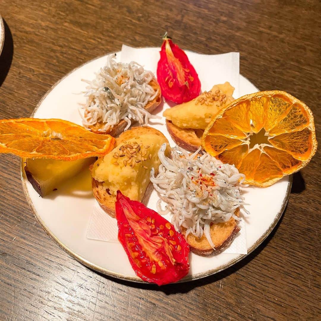 山岸久朗さんのインスタグラム写真 - (山岸久朗Instagram)「ずっと行きたかった京都の洋食店「コリス」さんに呼んでもらいました。感謝。黄色い歓声が出ちゃう魅力的なメニューの数々。 私のMVPは、ポークカツにブルーチーズ入ってるのん。ワインがワインが進む君。 #コリス #京都コリス #コリス京都 #京都洋食 #洋食京都 #洋食 #ビストロ京都 #京都ビストロ #ビストロ #ブルーチーズ #ポークカツ #ポークカツレツ #ブッラータ」2月5日 16時54分 - yamaben
