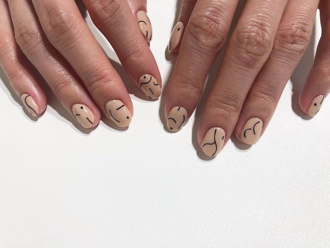 関根祥子のインスタグラム：「😎😎😎  #mojonail #nails #線が好き」