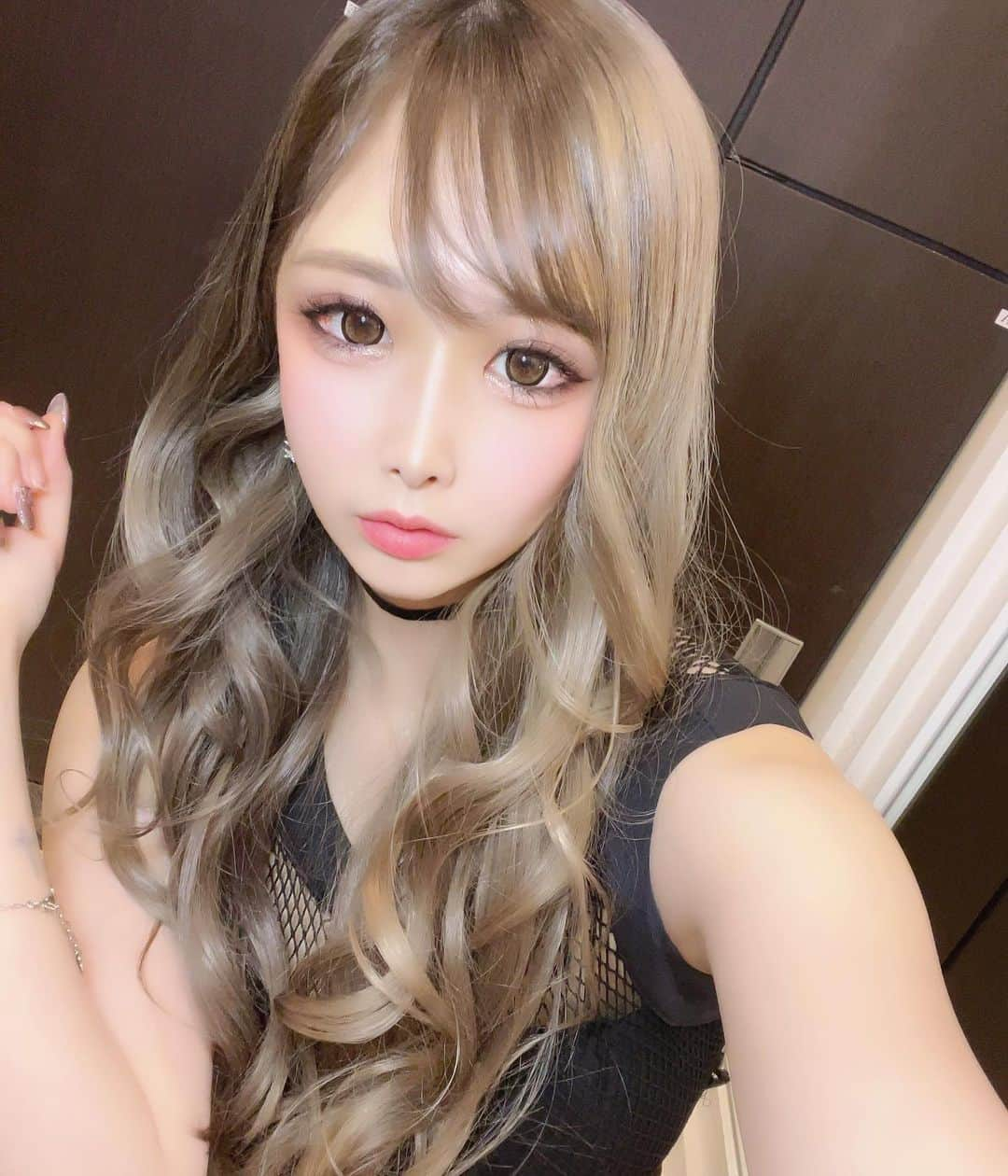 神月エリカのインスタグラム：「今宵も21時からお待ちしてます😌💗  用事足して買い物行って出勤♪ TikTok毎日投稿できるように頑張る笑  #バルセロナグループ #キャバ嬢 #キャバクラ #北海道 #札幌 #すすきの #美女 #美人 #美容 #ラウンジ #ガールズバー #飲み屋 #水商売 #呑み #キャバ #かわいい女の子 #さっぽろ #ニュークラ嬢 #ポケパラ #ナイツ #ニュークラ #すすきのグルメ #札幌観光 #likeforlike #follow4follow #ドレス #シャンパン #キレイ #ニュークラブ #PJ」