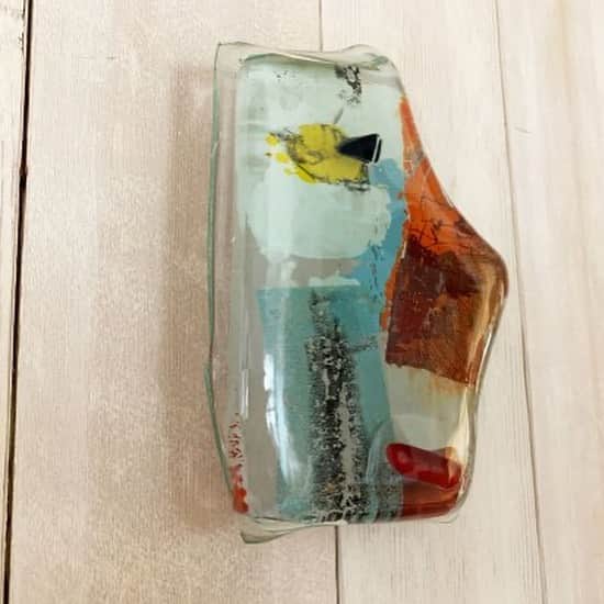 comb de shioさんのインスタグラム写真 - (comb de shioInstagram)「おうちで私をいつも見守ってくれる、私の応援団✨  あなたもアートのある生活始めませんか？  ガラス作家Isakoの、1点ものガラスアート作品。  glass art works by Isako TODA﻿  #ガラスオブジェ  ﻿#オンラインショップで販売中  #お家時間を楽しもう  #ガラスアートパネル  #アートパネル  #アートのある暮らし ﻿ #combdeshio﻿ #コムデシオガラス ﻿ #コムデシオ ﻿ #ガラス作家杜多一菜子﻿ #インテリアアートパネル﻿ #インテリア好きな人と繋がりたい﻿ #インテリアデザイン﻿ #おしゃれインテリア #インテリアアート #玄関インテリア #玄関飾り #壁掛けインテリア #抽象画アート #抽象画 #モダンアート  ﻿ #art #artistsoninstagram #artwork #abstract #contemporaryart #modernart #artist  #interiorart #interiorartwork」2月5日 17時06分 - comb_de_shio