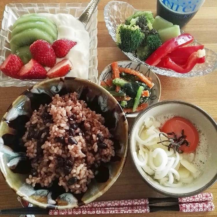 なでしこ健康生活さんのインスタグラム写真 - (なでしこ健康生活Instagram)「Repost from @_miyu_mayu_   2月5日(金)生後350日目  。  昨日仕込んだ発芽玄米🍚❤ 年明けも去年の残りの寝かせ玄米食べてたから、引っ越しやら合宿🚗でなんだかんだ 今年初の炊飯ww  。 ひどいねー😂 。 。  最近ずっと炊き上がりの設定をもちもちにしてたが今回は初めましてな玄米だったから柔らかさ3、香ばしさ3で🎵  うん、固すぎたw まーどんどん馴染んでってくれることを祈る  。 たのしいな 。  もー♡ この感じ本当好きw  いつも同じよぉーなもの 失礼します😂 。  。  #ホットヨーグルト #手作りヨーグルト #豆乳ヨーグルト #ケール青汁 #発芽玄米 #寝かせ玄米 #酢納豆  。 。 #おうちごはん#なでしこ健康生活#植物性乳酸菌#スーパー大麦#男の子ママ#washoku#生後11ヶ月#朝ごはん#子育てぐらむ#べビスタグラム#腸活#酵素玄米#免疫力アップ#玄米#発酵食品#ブルマンヨーグルト#青汁#糠漬け#食べたもので身体は作られる#ケール」2月6日 3時58分 - nadeshiko_healthy_life