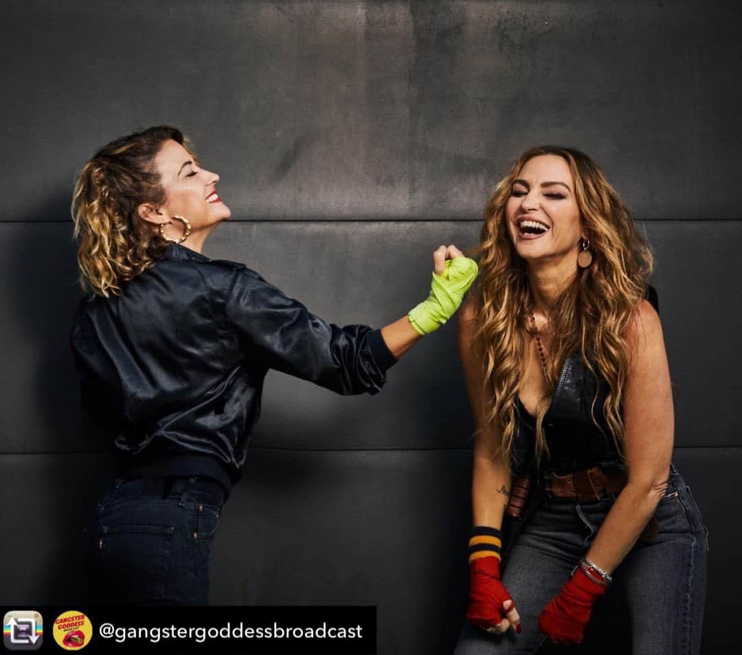 ドレア・ド・マッテオのインスタグラム：「JOIN US!!!! @dreadematteo & @chriskushner HAPPY HOUR🍷IGLIVE✨TODAY (Fri) @ 4pm pst🍷💋 come ask us stuffffff while we wine it uppppp! 🤡🍷🤡  @nockingpoint #WINE #Gangster #goddess #happyhour  📸 @fabfernandez 📸」