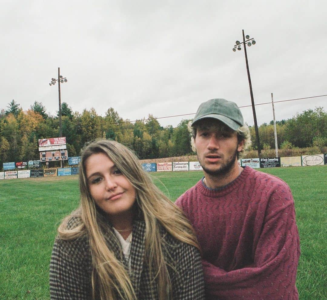 サウンドクラウドのインスタグラム：「Jeremy Zucker (@jeremyzucker) and Chelsea Cutler (@chelseacutler) sing songs for yearning lovers, and pensive winter morning coffees. ⁠ ⁠ Step out into the winter chill, take a deep breath, and fall into your feels.💓❄️⁠ ⁠ ➡️ Stream "brent ii" at the link in bio.⁠ ⁠ #NewMusicFridays #FreshPressed」