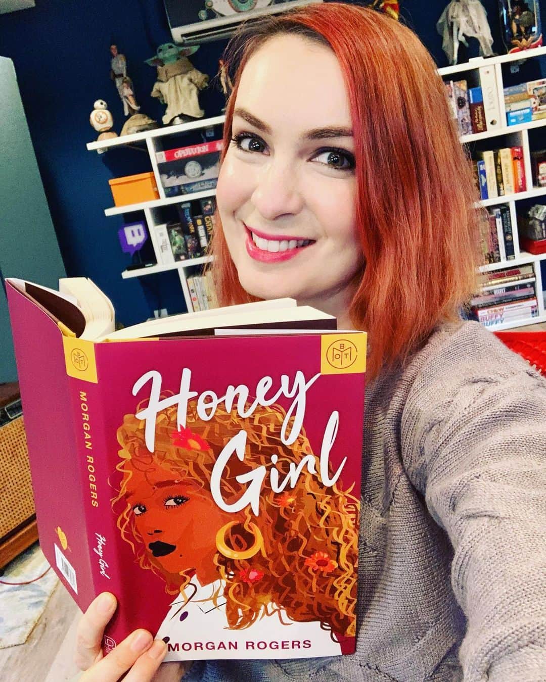 フェリシア・デイのインスタグラム：「Had an incredible time reading my @bookofthemonth pick "Honey Girl" by Morgan Rogers. It's earnest and funny and captures that time after you finish school when you have a life crisis in such a poetic and awesome way. Also, lesbian romance with an astronomy PhD?! YES PLEASE! You can get Honey Girl or check out more great selections through @bookofthemonth, great curation for all tastes!」