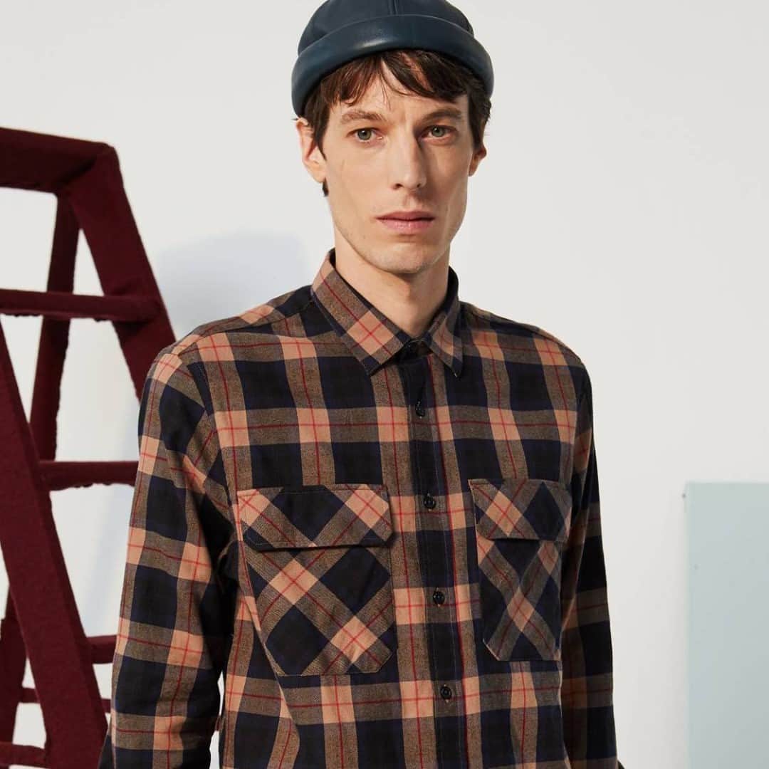 のインスタグラム：「Adoptez le style bûcheron avec cette chemise réalisée dans un tartan 100% coton. Sa patte de boutonnage américaine et ses deux poches poitrine work plaquées à rabat lui donne un style workwear emblématique de notre marque. 🪵 _____  Adopt the lumberjack style with this shirt made of 100% cotton tartan. Its  Standard placket front and two patch work chest pockets give it a workwear style emblematic of our brand.  #lemontstmichel  #menfashion #menclothes #frenchbrand #mzrquefrancaise #lumberjackstyle」