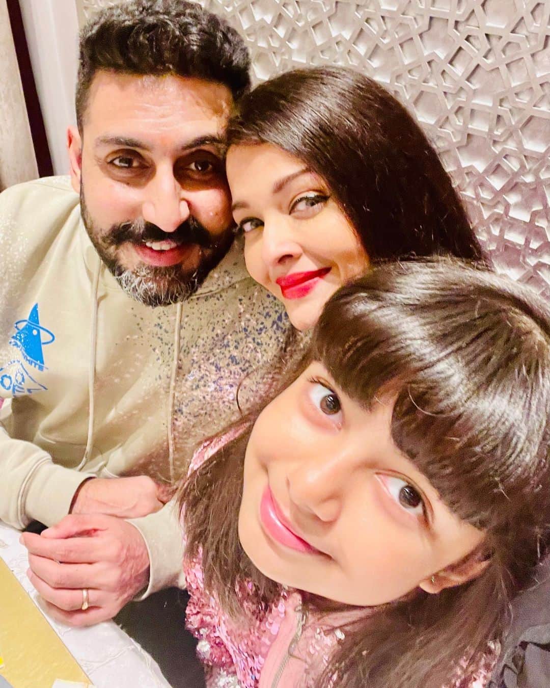アイシュワリヤー・ラーイのインスタグラム：「✨🎊🥰HAPPY 😘AND LOVE ALWAYS❤️🤗💝✨」