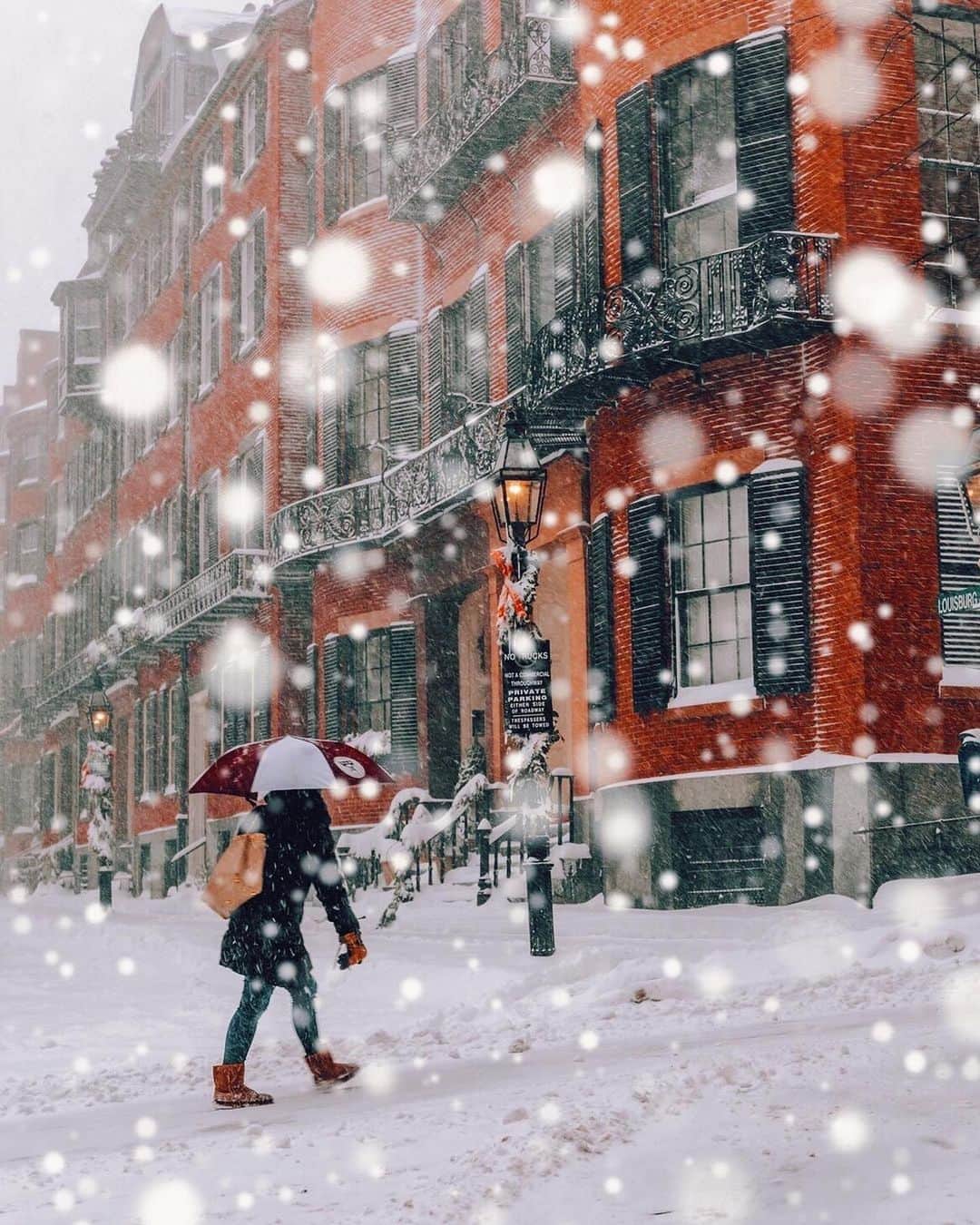 のインスタグラム：「@nehasingh189 This is one of my fav shots 🥰  Can’t wait to step out and take some pics of my current city 🌃 just waiting for the lockdown to be over and I’ll get my game face on ✅  . If you like this pic, please don’t forget to like, comment and save the post 📸 really helps me boost the engagement ♥️」