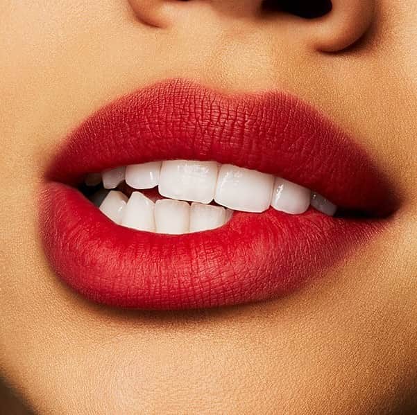 M·A·C Cosmetics UK & Irelandさんのインスタグラム写真 - (M·A·C Cosmetics UK & IrelandInstagram)「50 shades of RED💄!! In textures as smooth as sliding into ones DM’s😉⁠ ⁠ Did you know you can try them all with our Virtual Try On? Your perfect red guaranteed. ⁠ Tell us your go-to rouge below👇⁠ ⁠ 💄Powder Kiss Lipstick in YOU’RE BUGGIN’, LADY. #MACCosmeticsUK #MACCosmeticsUK #MACCosmetics #MACLipstick #RedLipstick #VirtualTryOn #ValentinesDay⁠」2月6日 3時08分 - maccosmeticsuk