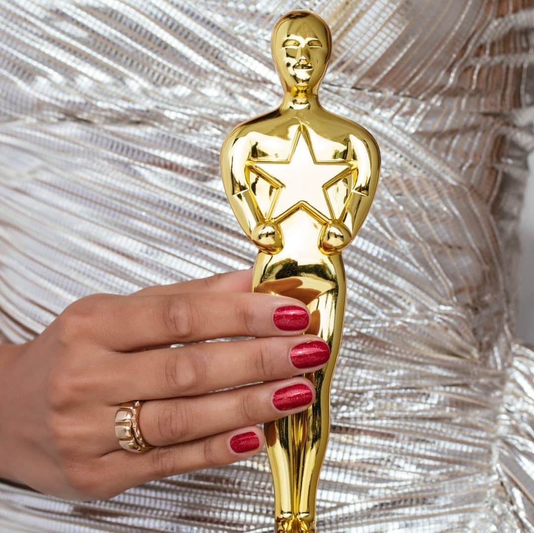 OPIさんのインスタグラム写真 - (OPIInstagram)「The ultimate star treatment: #ImReallyAnActress + holding an award (even if it's for that state fair science project) 💅🏆   #OPIObsessed #HollywoodVibe #RedCarpetNails #NailsOnPoint #RedNails #RedMani #NailTrends #NailInspo #NailsOfInstagram #NOTD #nails💅 #valentinesnails #valentines」2月6日 3時10分 - opi