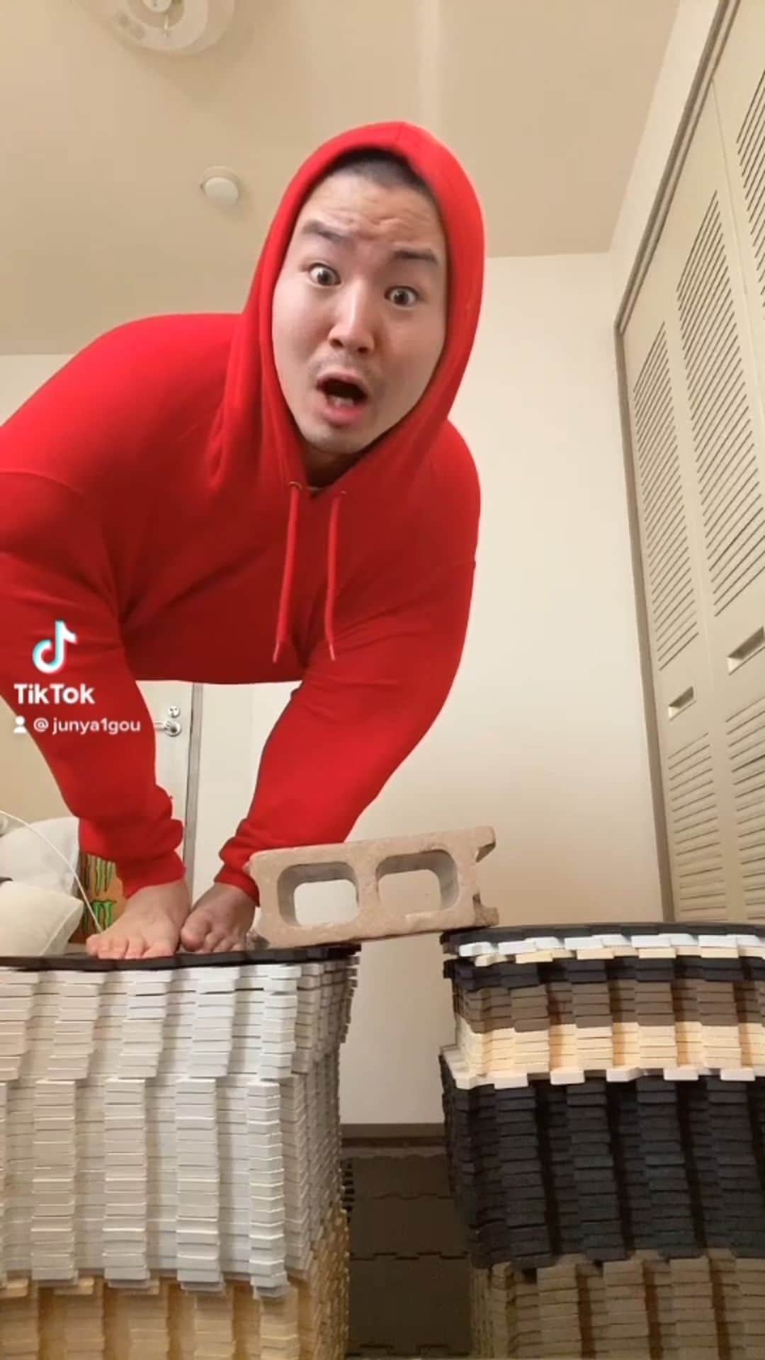のインスタグラム：「HOODIE CHALLENGE パーカーチャレンジ」