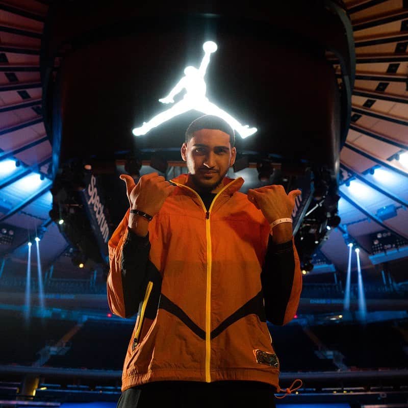 Jordanのインスタグラム：「“There aren’t a lot of people in this family; it's a very small circle. It’s truly a blessing for the Jordan Brand family to be taking me in as one of their own.”  Welcome to the family @obitoppin_1. We sat down with the star rookie to talk about joining the Jumpman roster, playing for his home city and his unique path to the NBA.  Read about his path to the Jordan Family at the link in our bio.」